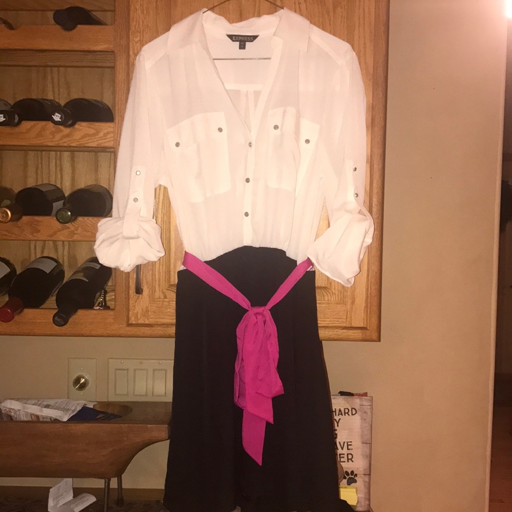 Express dress with pockets and tie belt